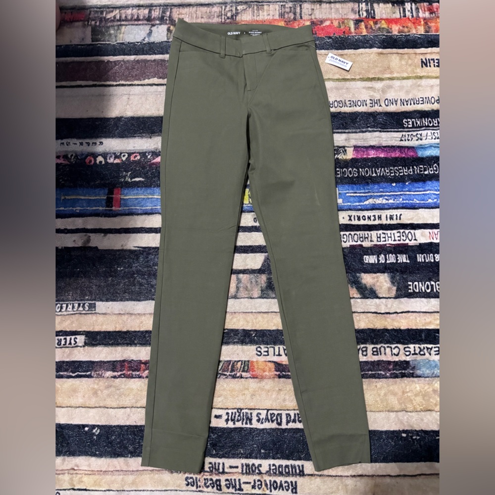 Old Navy High-Rise Pixie Skinny Pants in Olive size 2